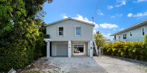 Image 4: Front of home