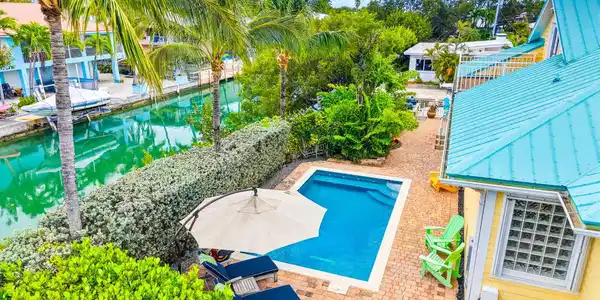 Image 3: Pool