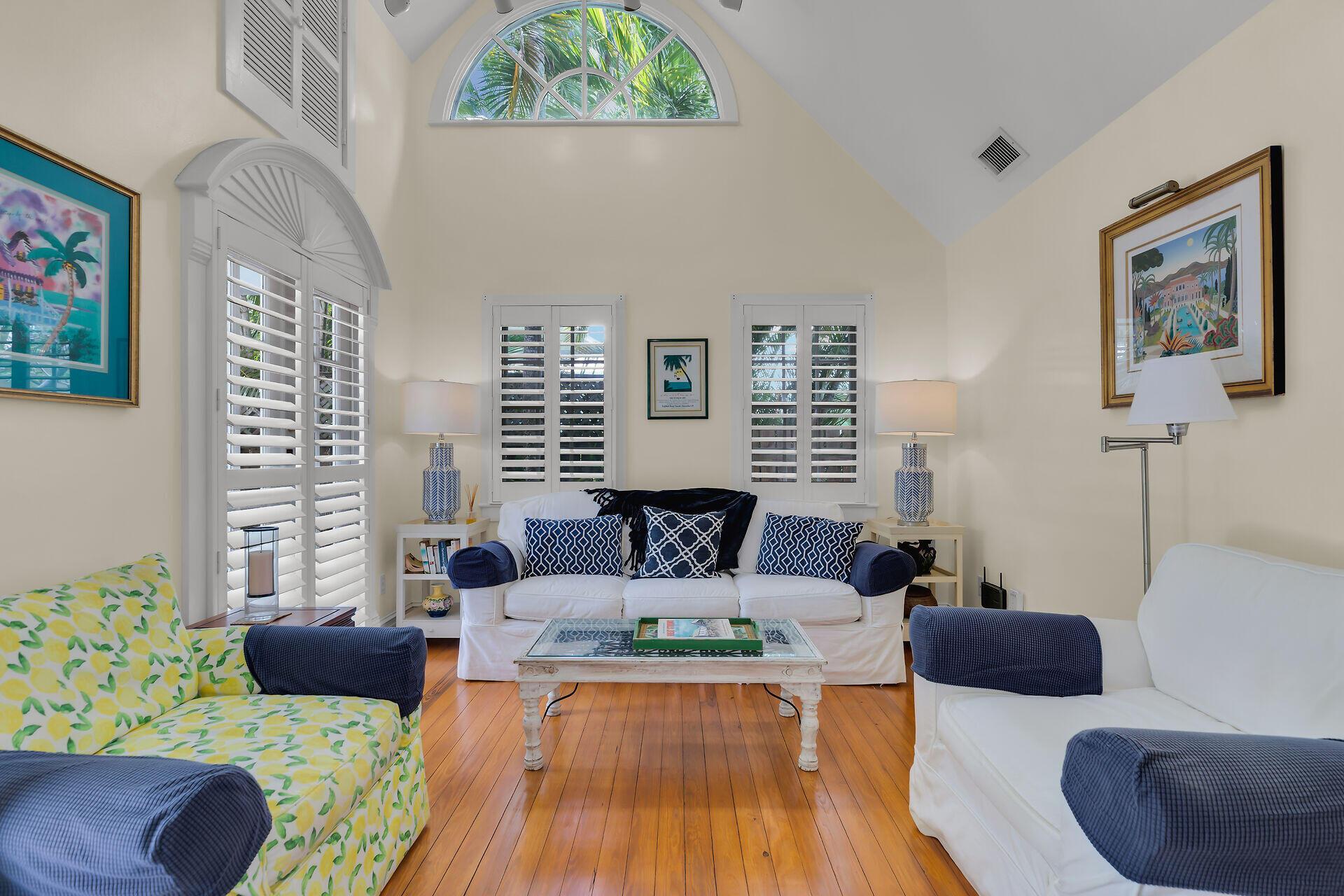 Image 4: Living Rm