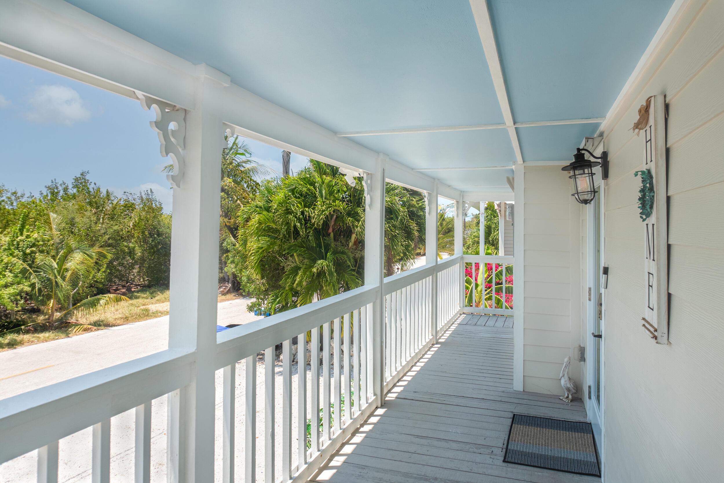 Image 3: 4_frontporch1