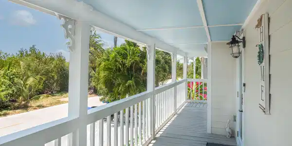 Image 3: 4_frontporch1