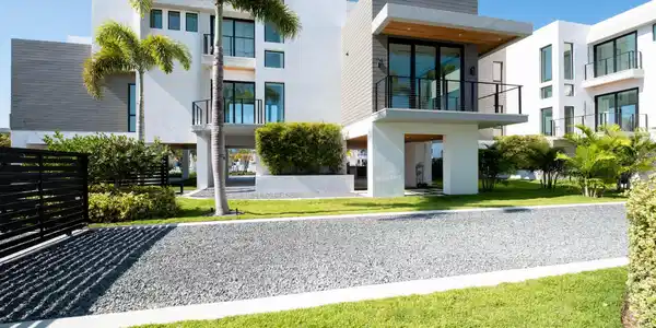 Image 2: Front