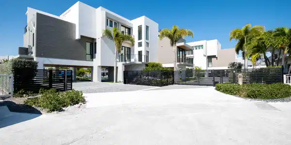 Image 3: Front