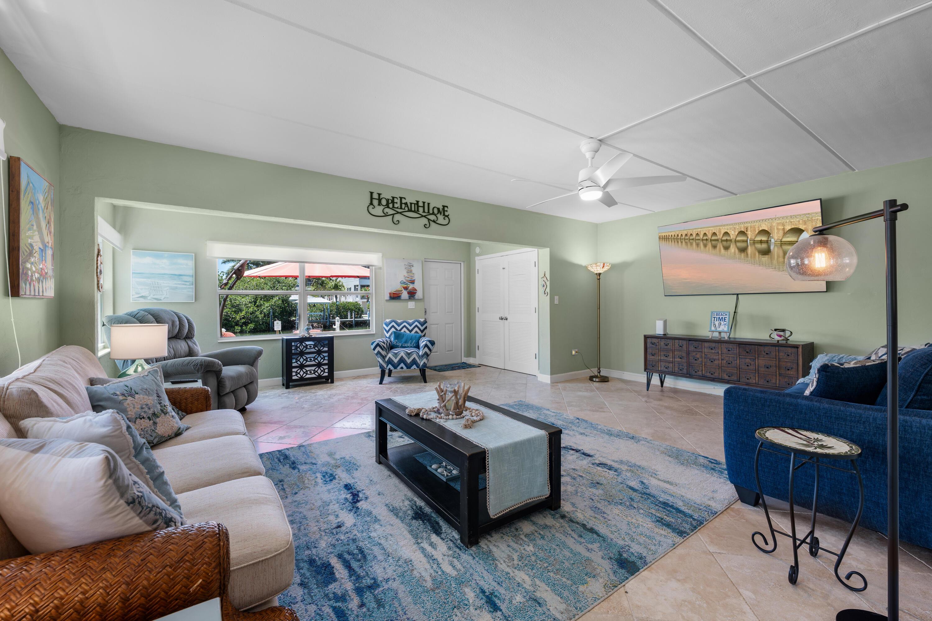 Image 4: Main Living