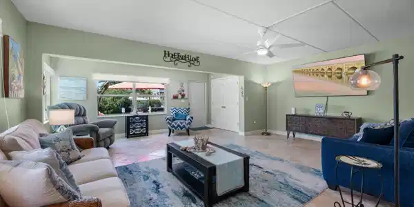 Image 4: Main Living