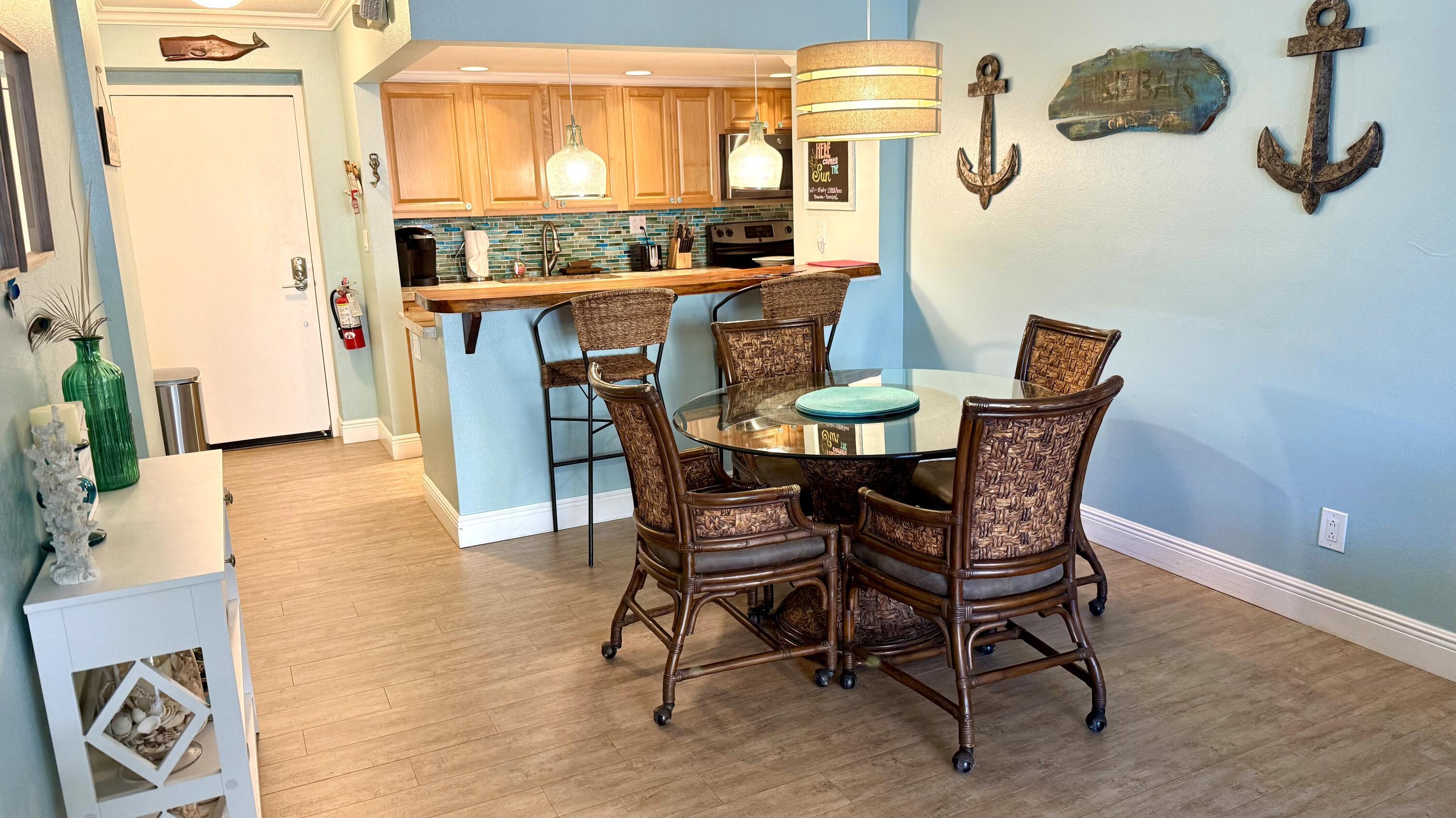 Image 2: 2 kitchen & dining area