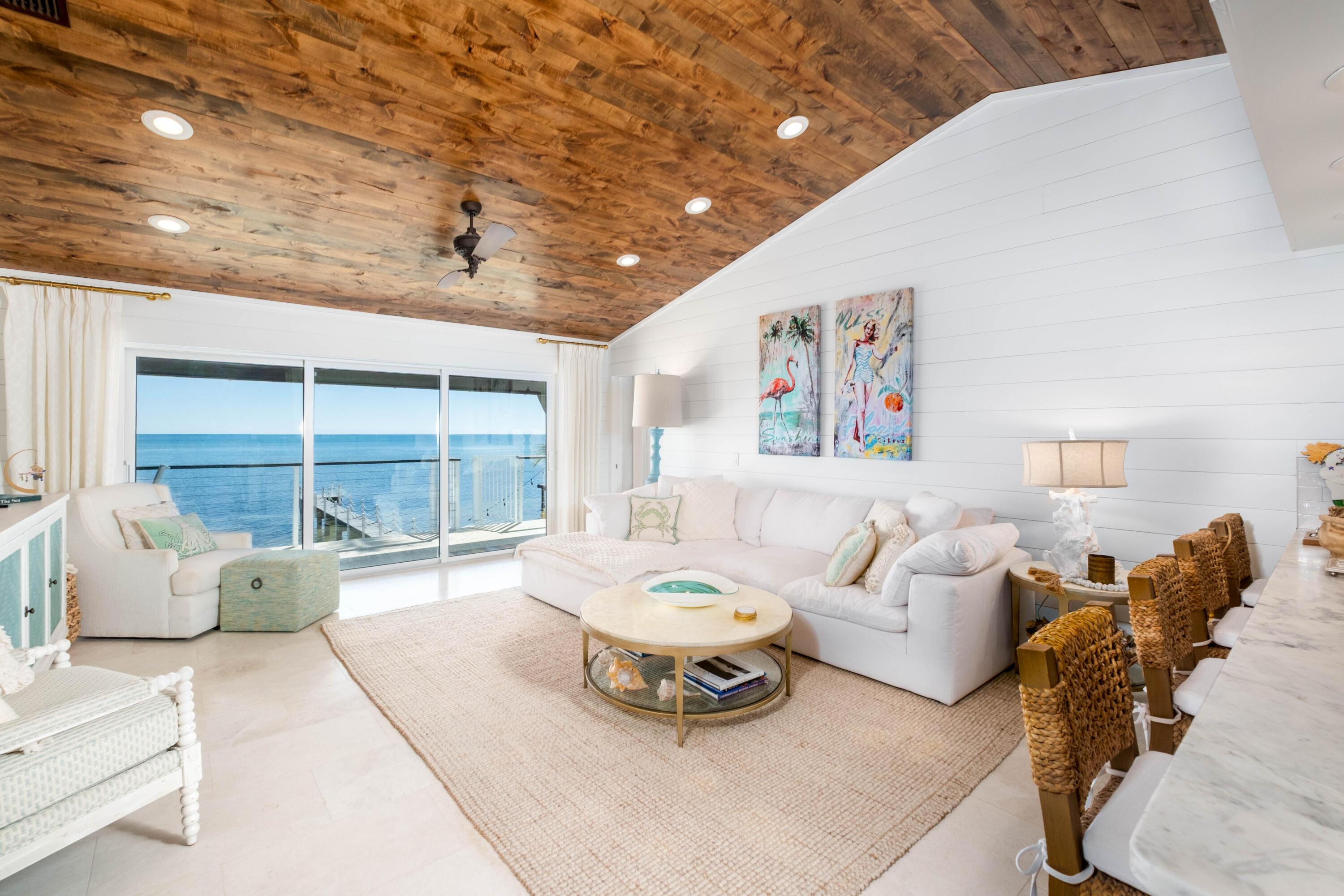 Image 4: Family room