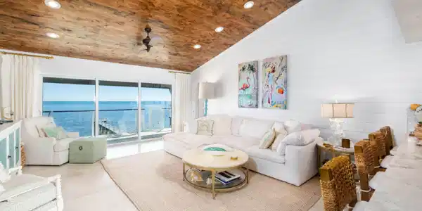 Image 4: Family room