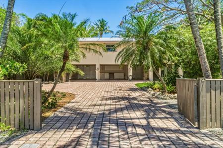 123 Venetian Way