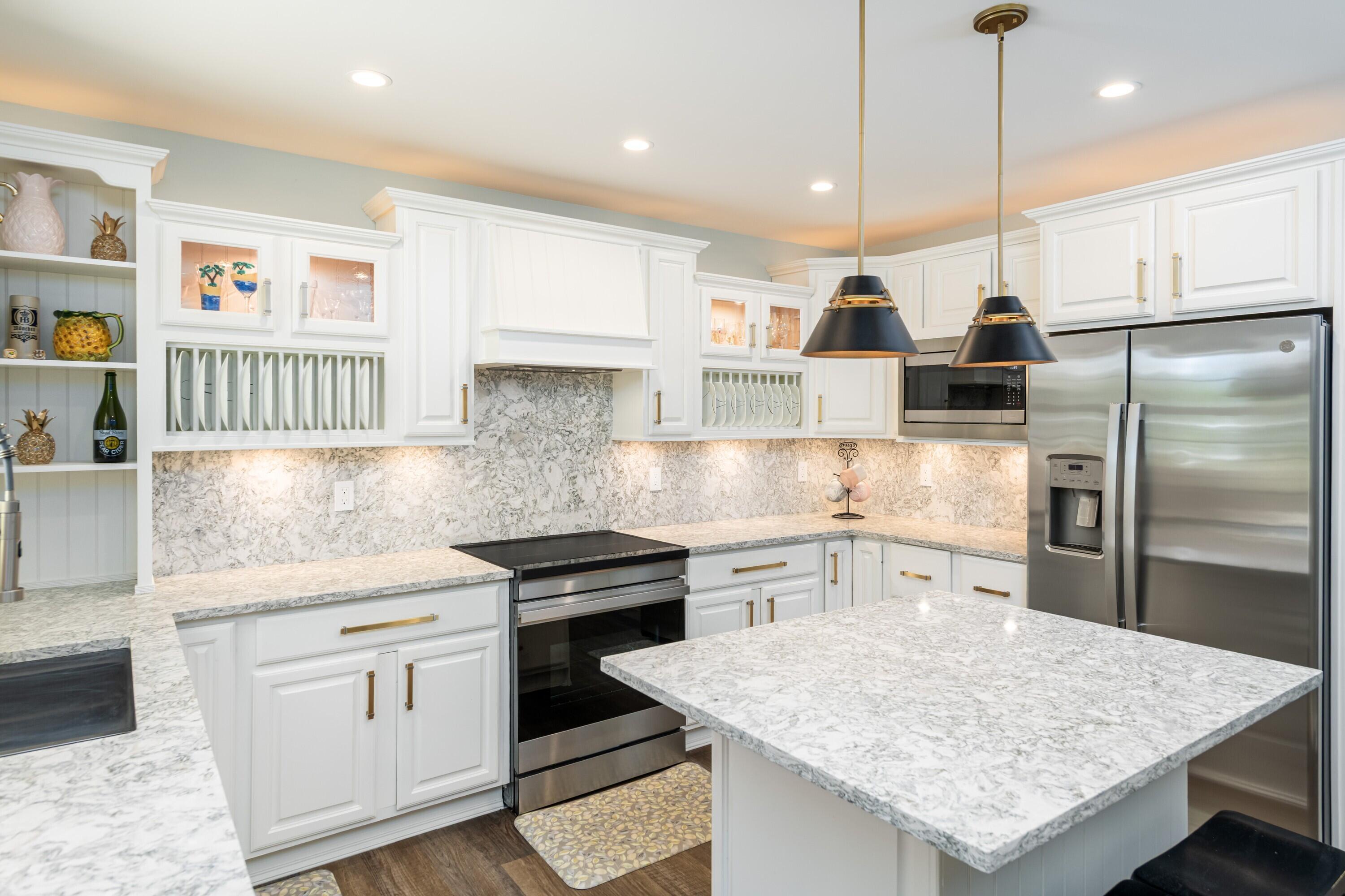Image 3: Marathon_11250_3rd_Ave_Interior_Kitchen_
