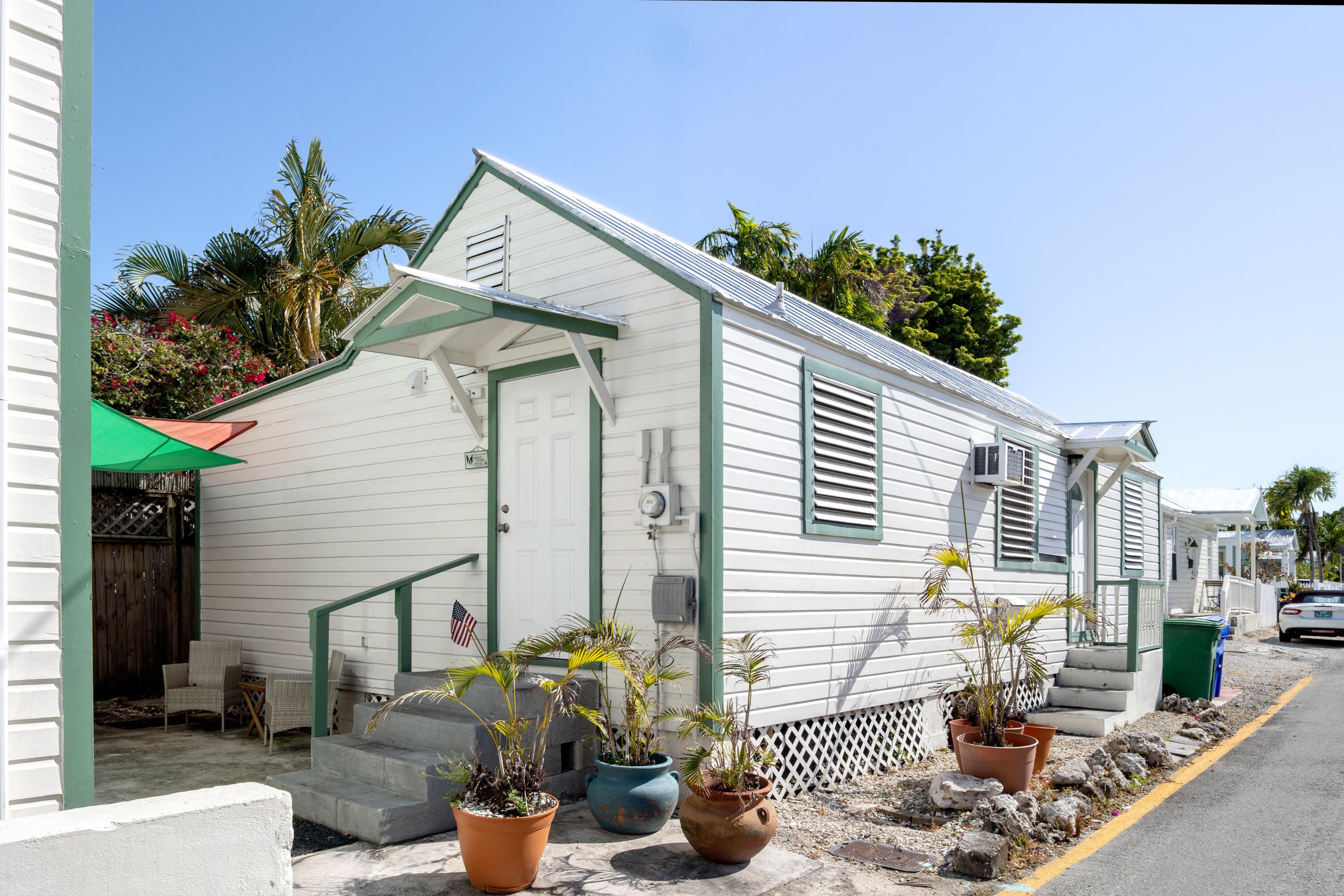 Image 3: 624 Petronia St.