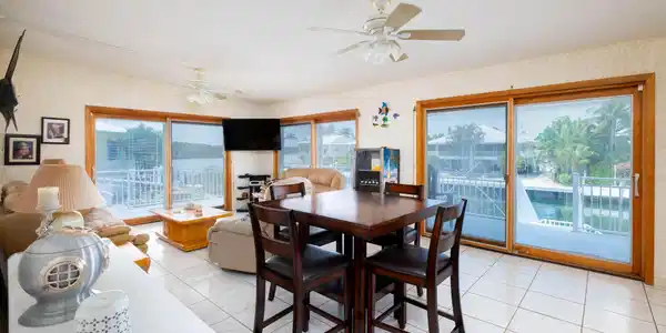 Image 2: Ample natural light