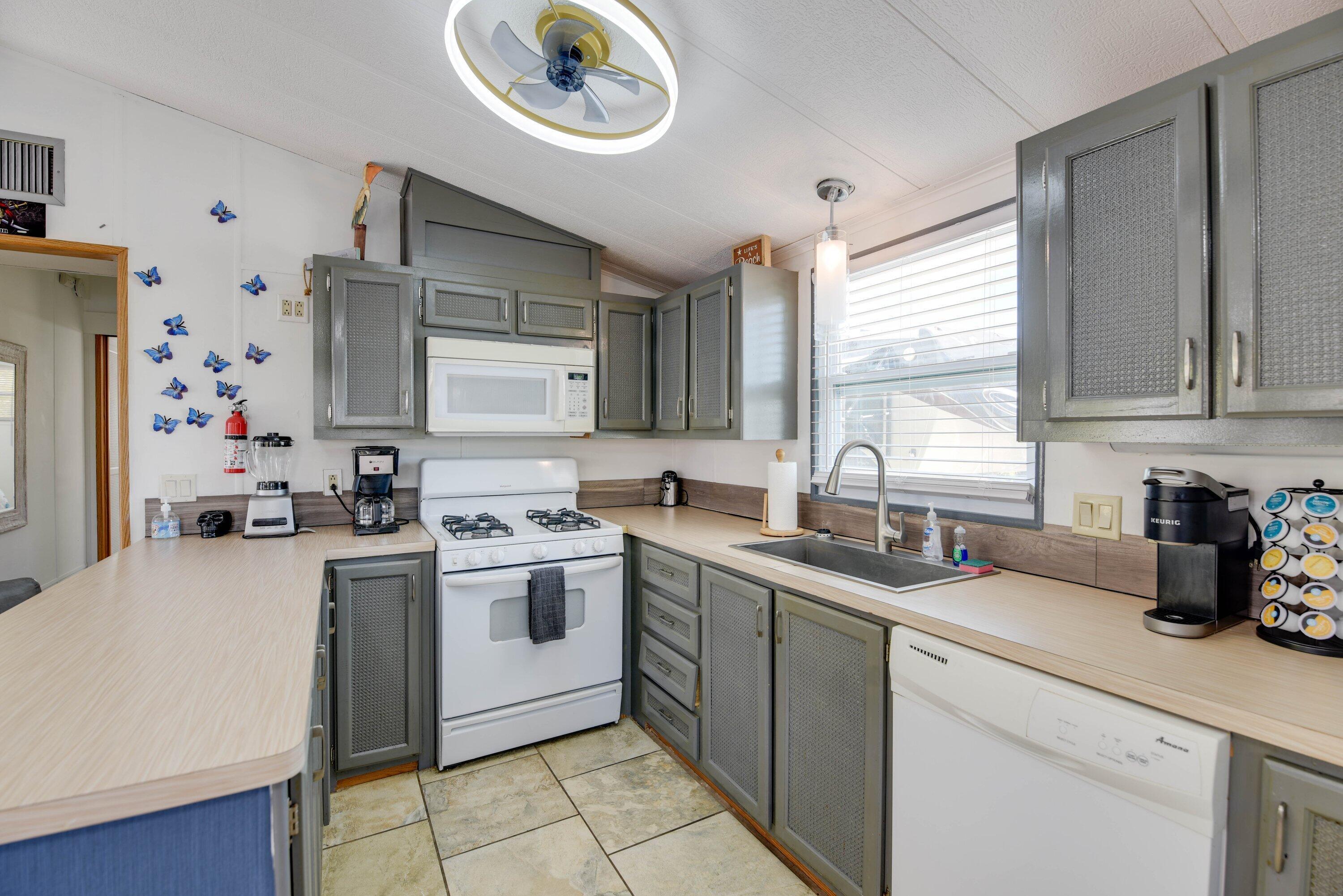 Image 3: Kitchen