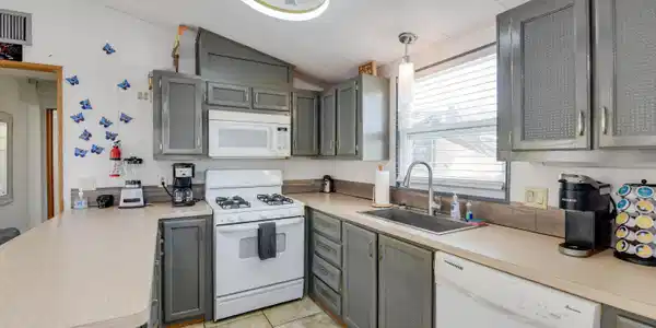 Image 3: Kitchen