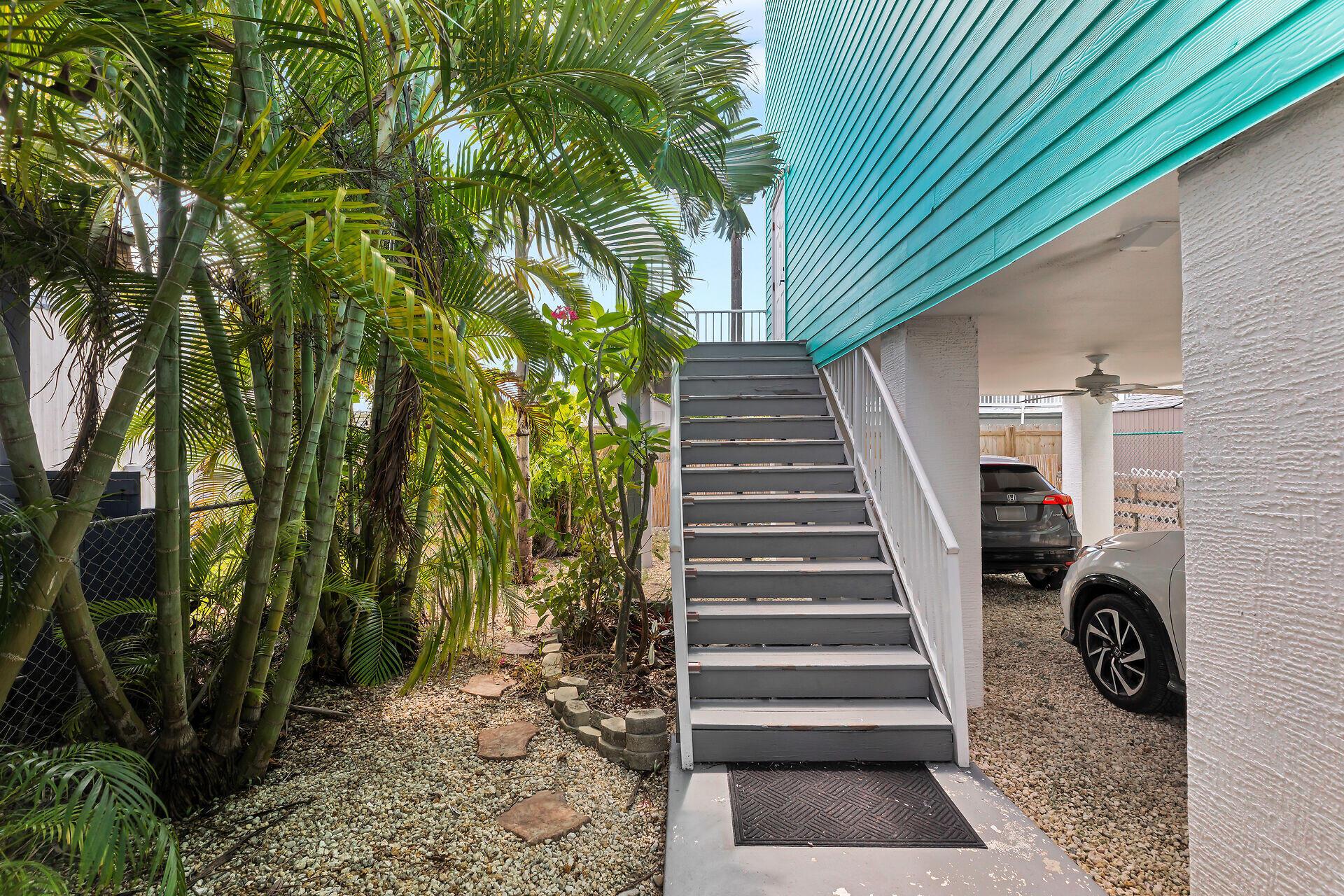 Image 4: Exterior Stairs