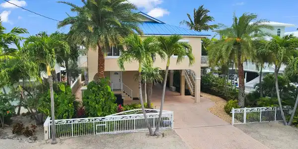 Image 3: Front