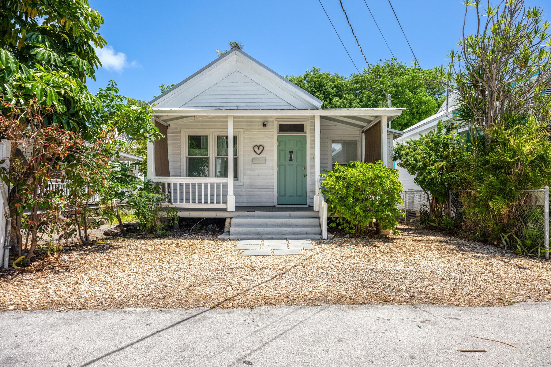 Image 1: 709 Chapman Ln_1oakstudios_03