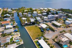 301 Buttonwood Circle
