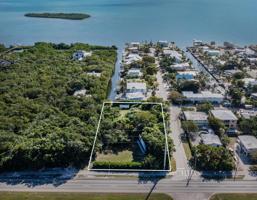 1227 Mockingbird Road