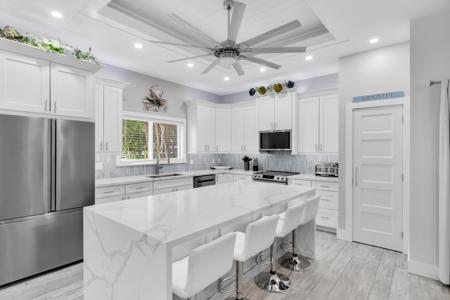 548 Palm Drive