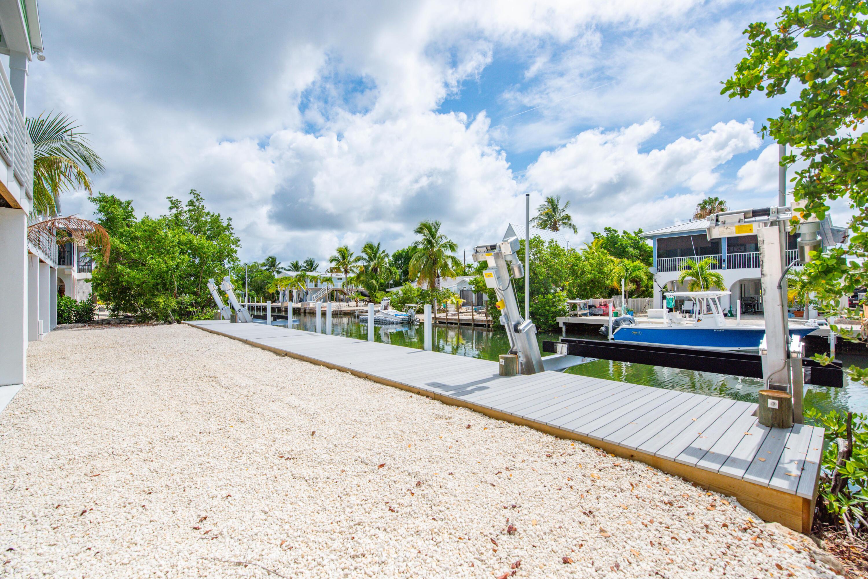 Image 2: 024-335PiratesRoad-SummerlandKey-FL-3304