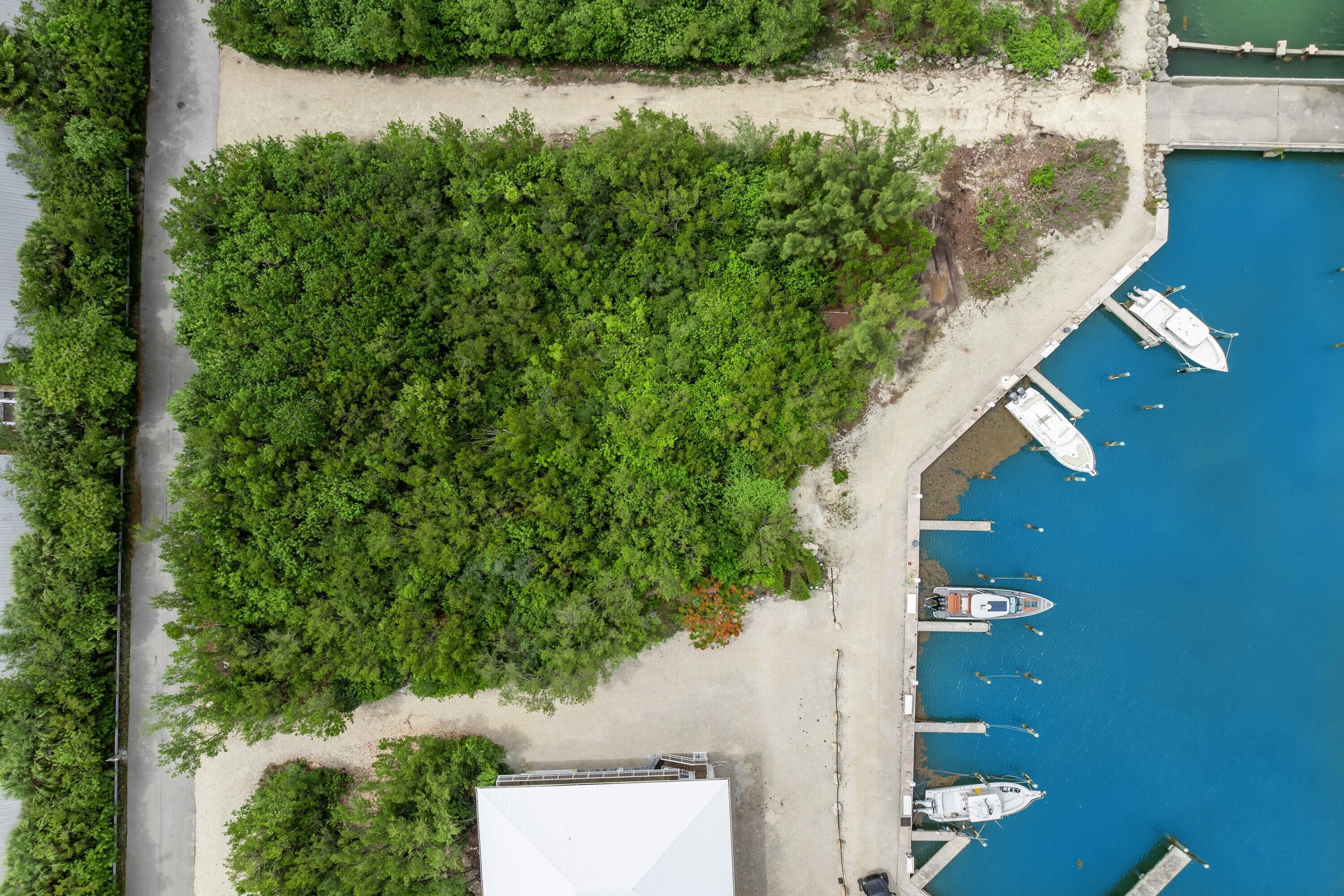 Image 2: Marathon_9701_Gulf_Of_Mexico_BLVD_0051_D