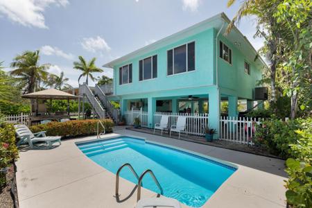 210 E Bruce Court