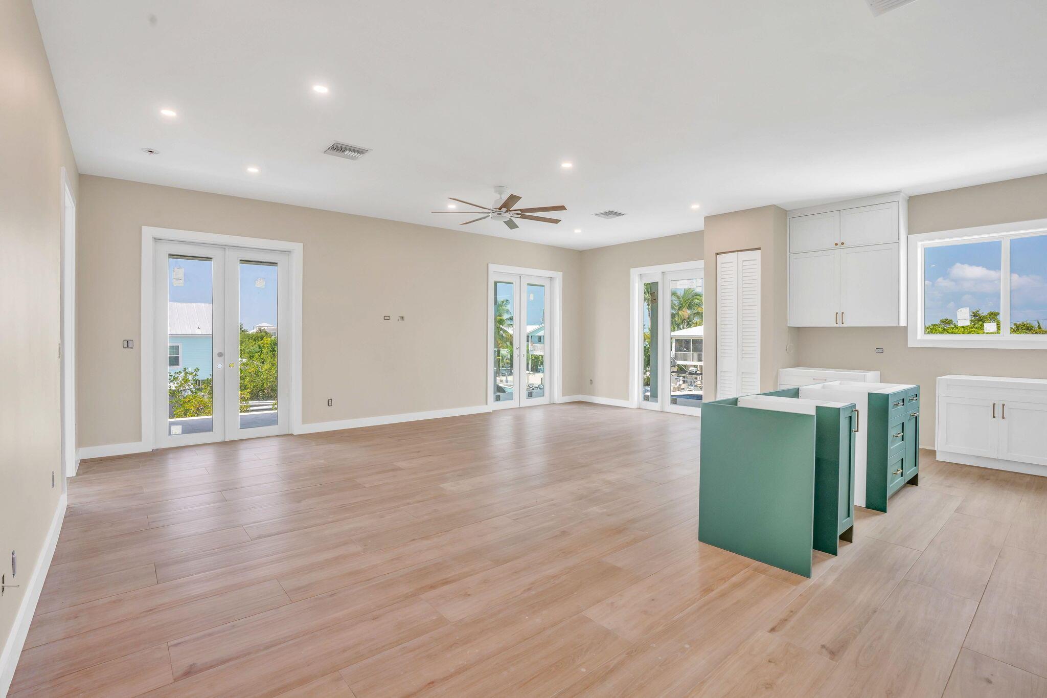 Image 3: Open Floor Plan