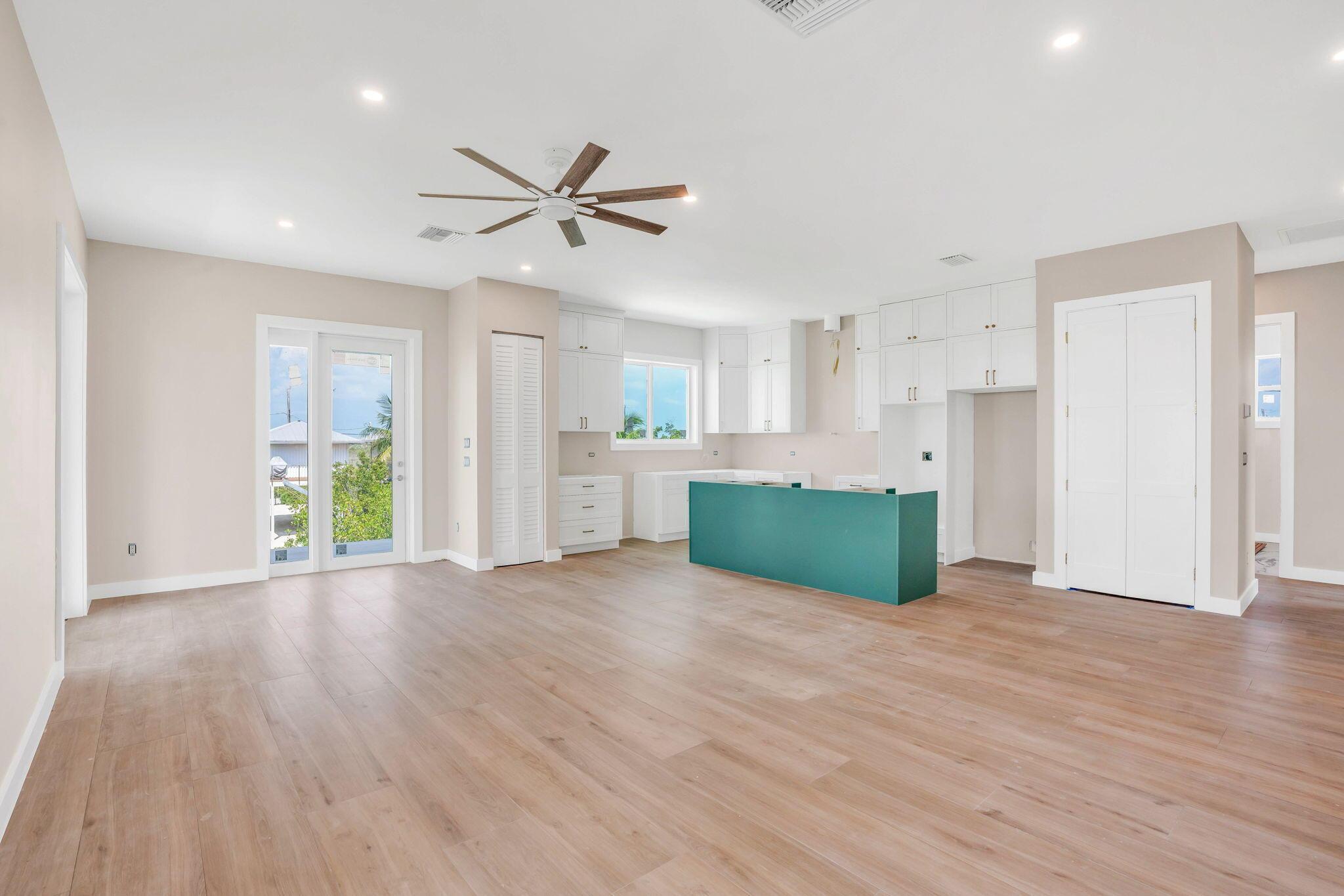 Image 4: Open Floor Plan