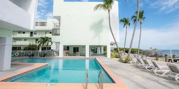 Image 4: Pool 2
