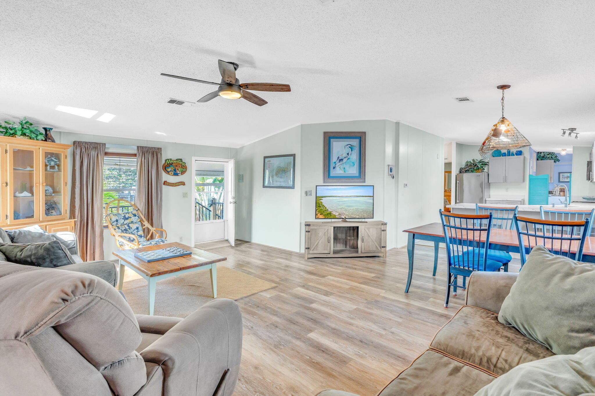 Image 3: Open Floor Plan