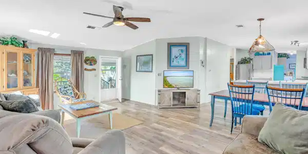 Image 3: Open Floor Plan