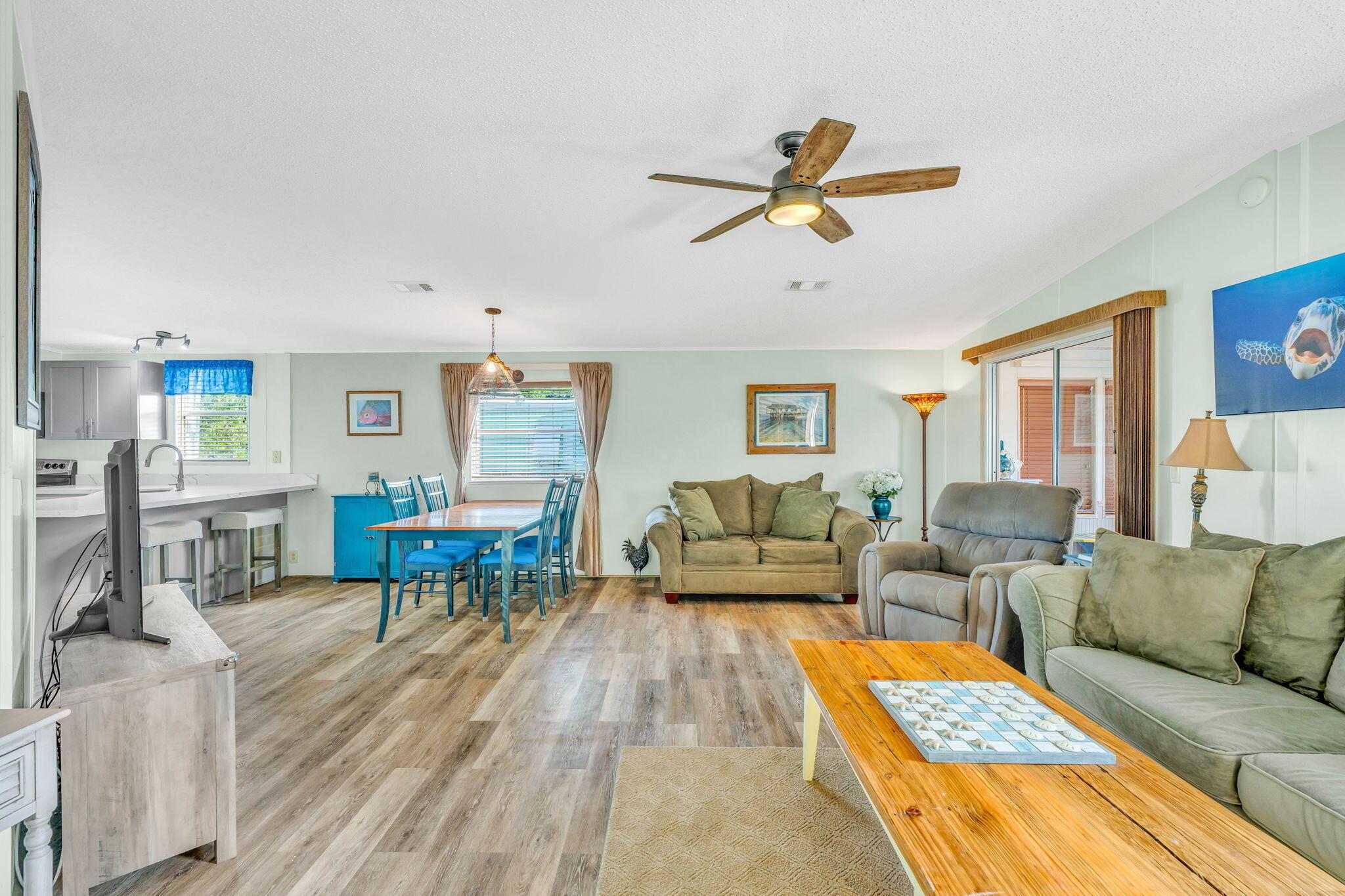Image 4: Open Floor Plan