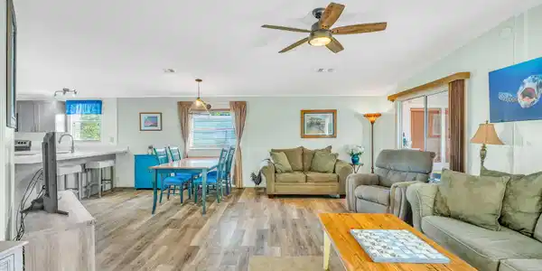 Image 4: Open Floor Plan