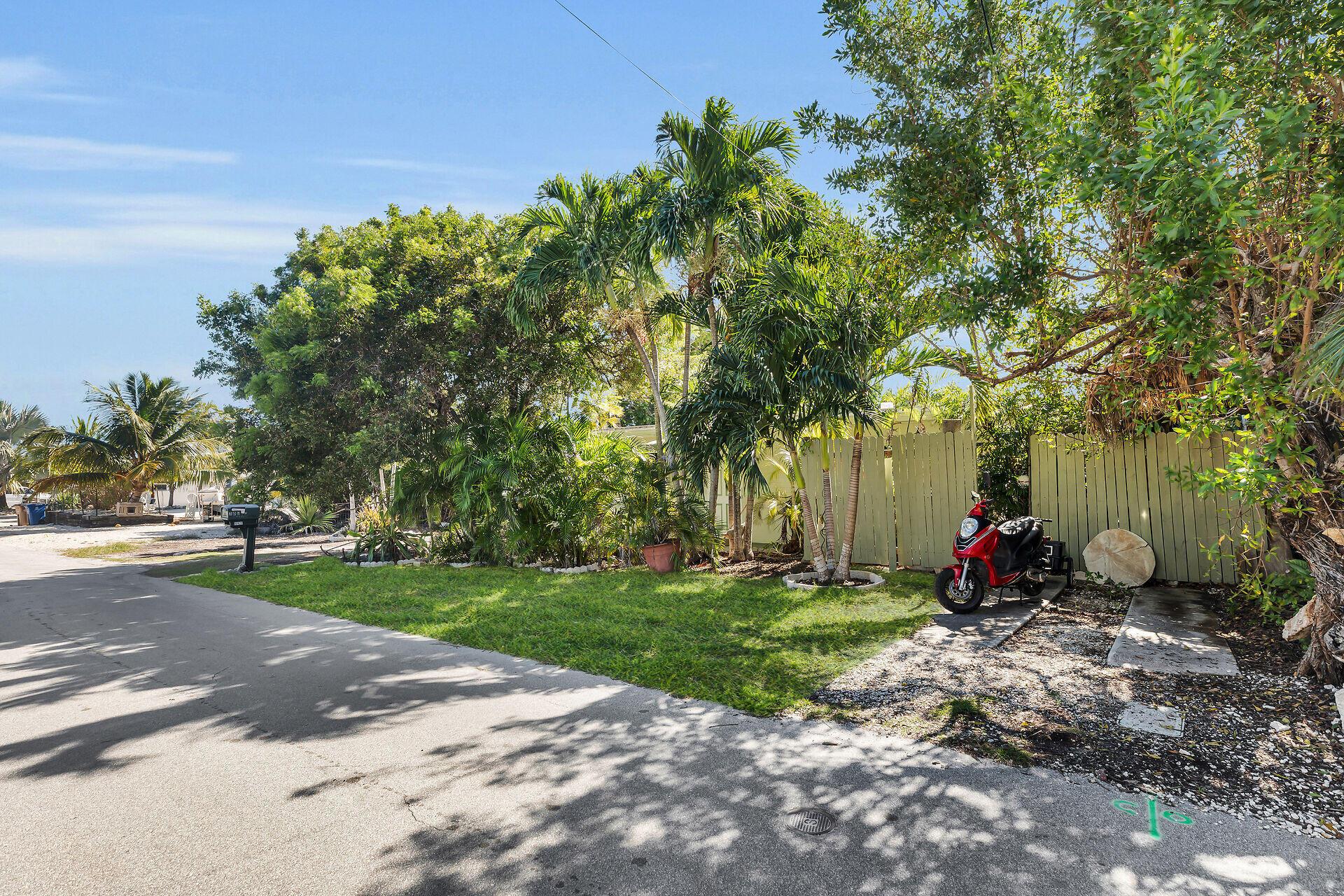 Image 2: 30920 Baileys Ln