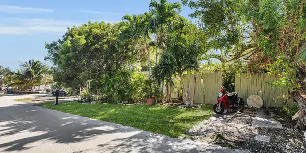 Image 2: 30920 Baileys Ln