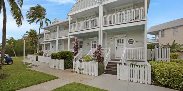 Image 2: Front of Villa