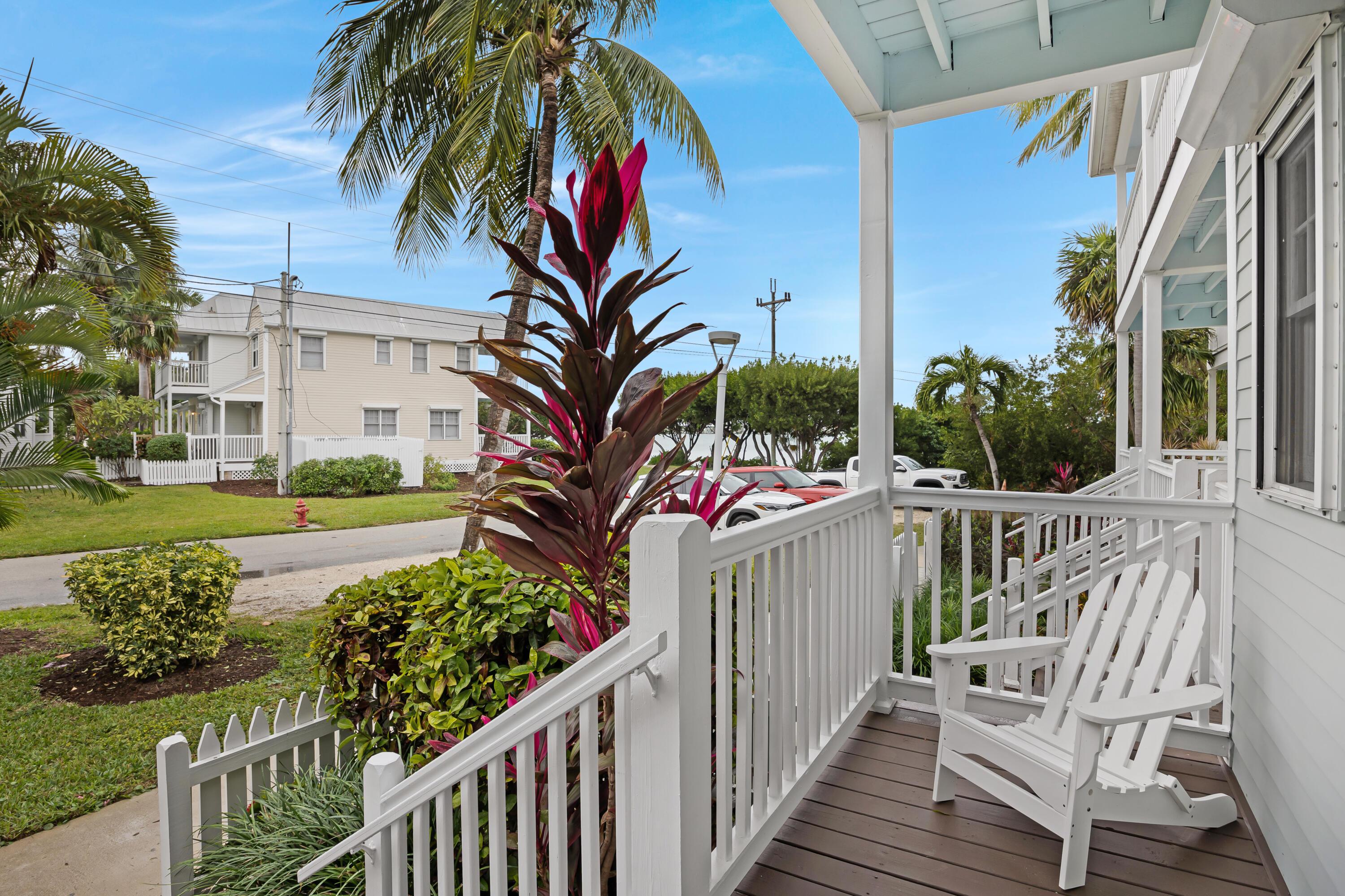 Image 3: Front porch of Villa