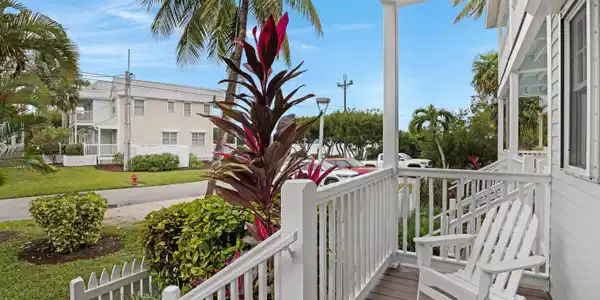 Image 3: Front porch of Villa