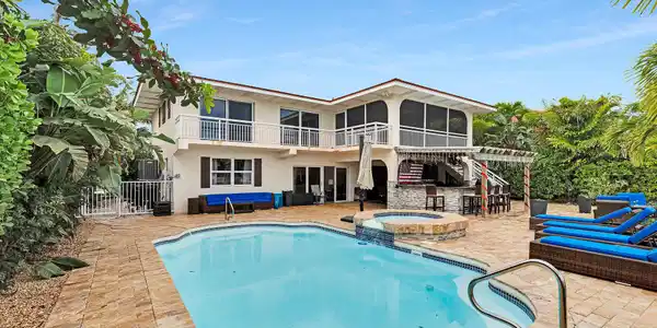 Image 3: 272-W-Seaview-Drive-pool
