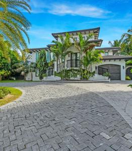 210 W Seaview Circle