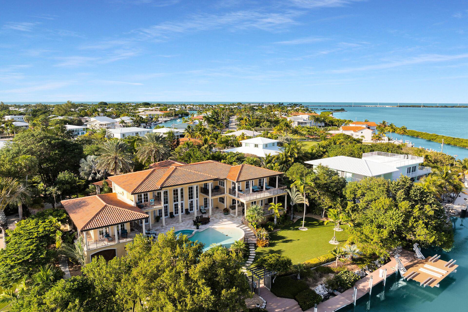 Image 2: 301 Ixora Dr