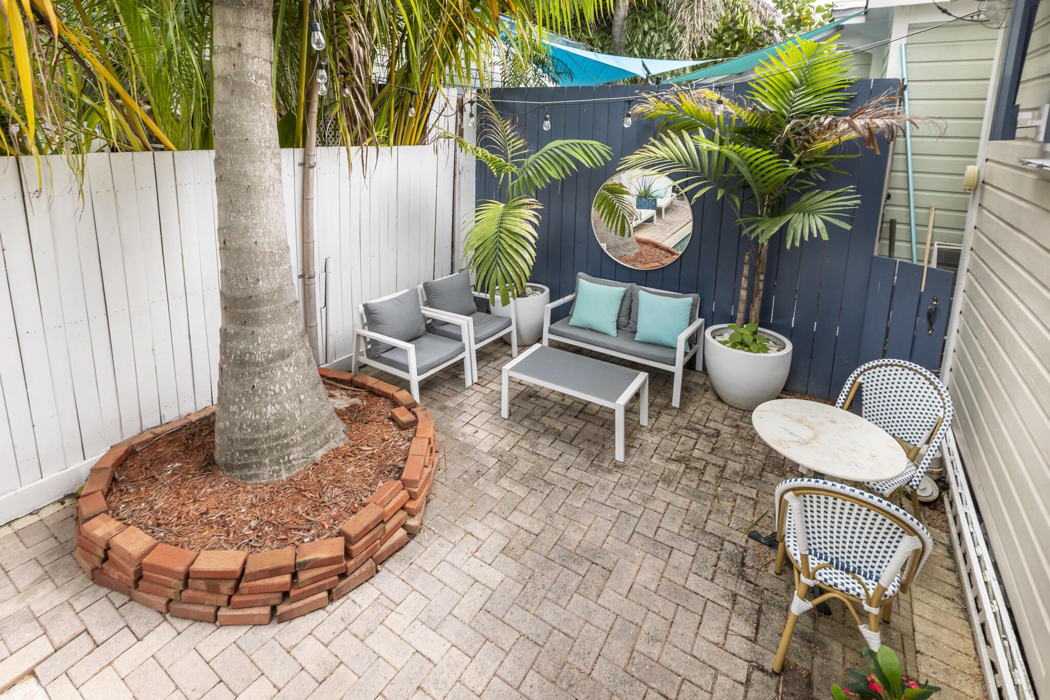 Image 2: Exterior Courtyard
