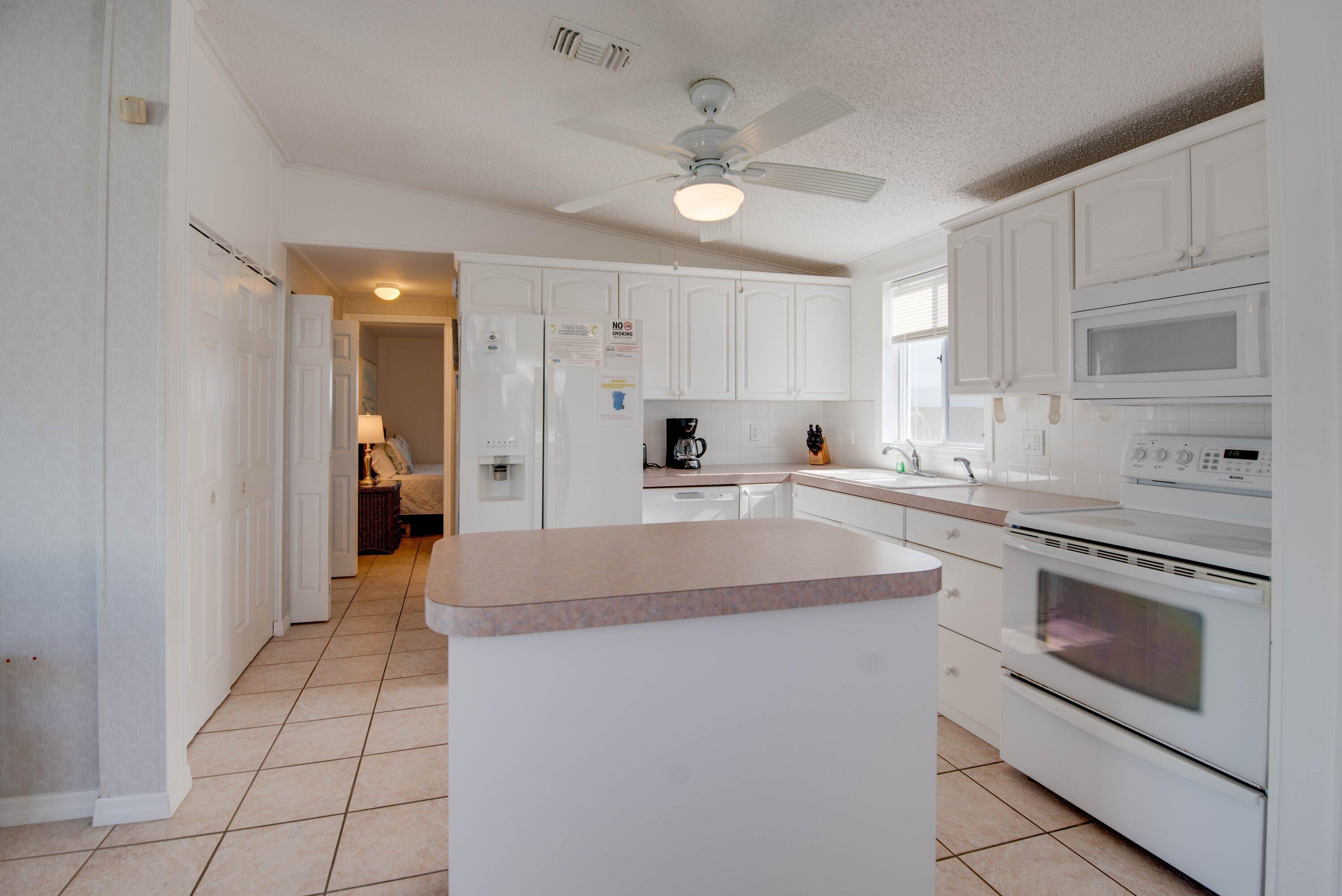 Image 2: Kitchen