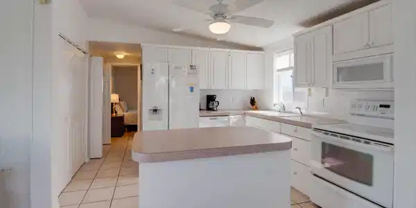 Image 2: Kitchen
