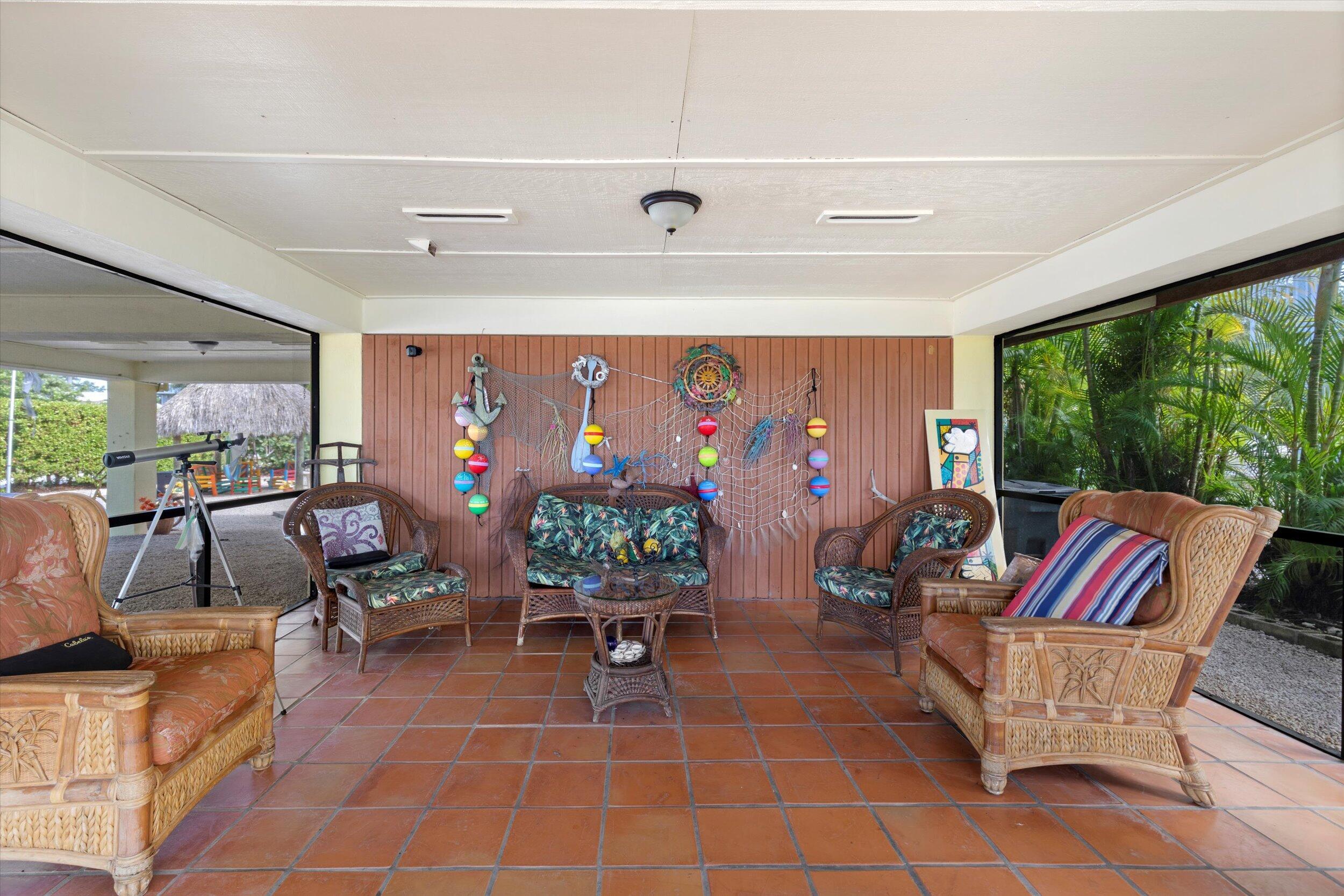 Image 4: Downstairs Screened Patio