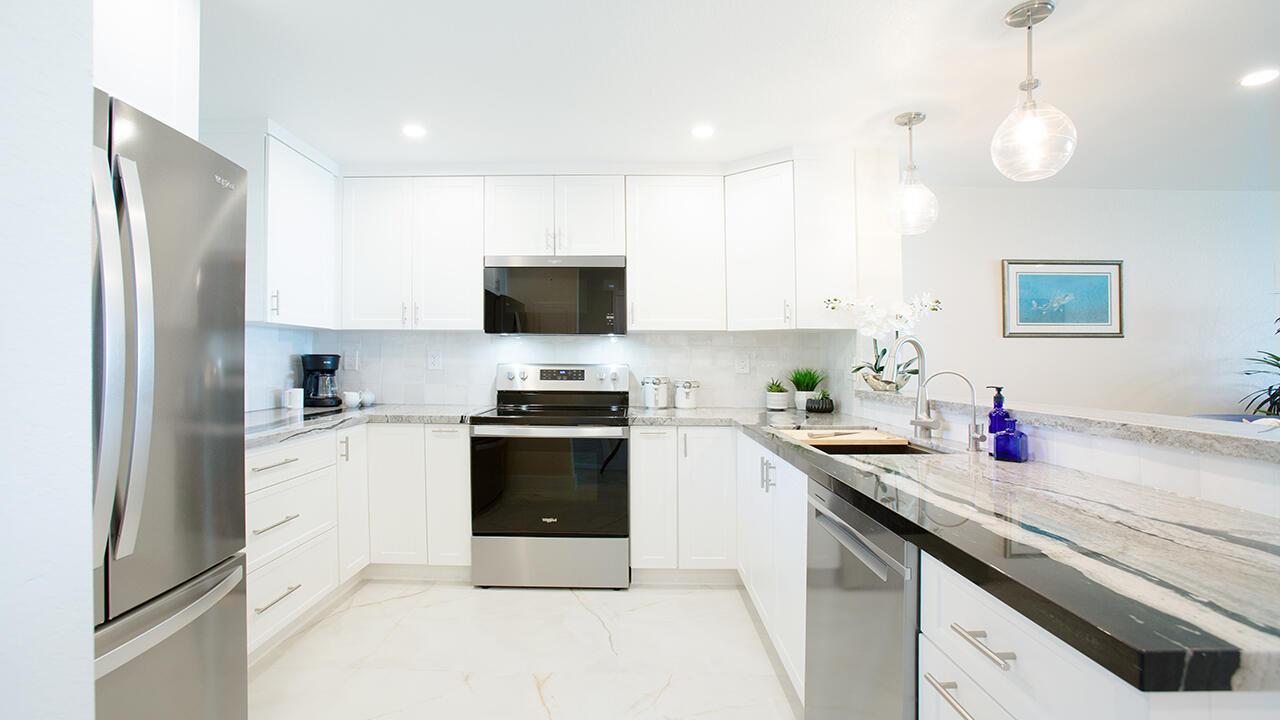 Image 3: Kitchen