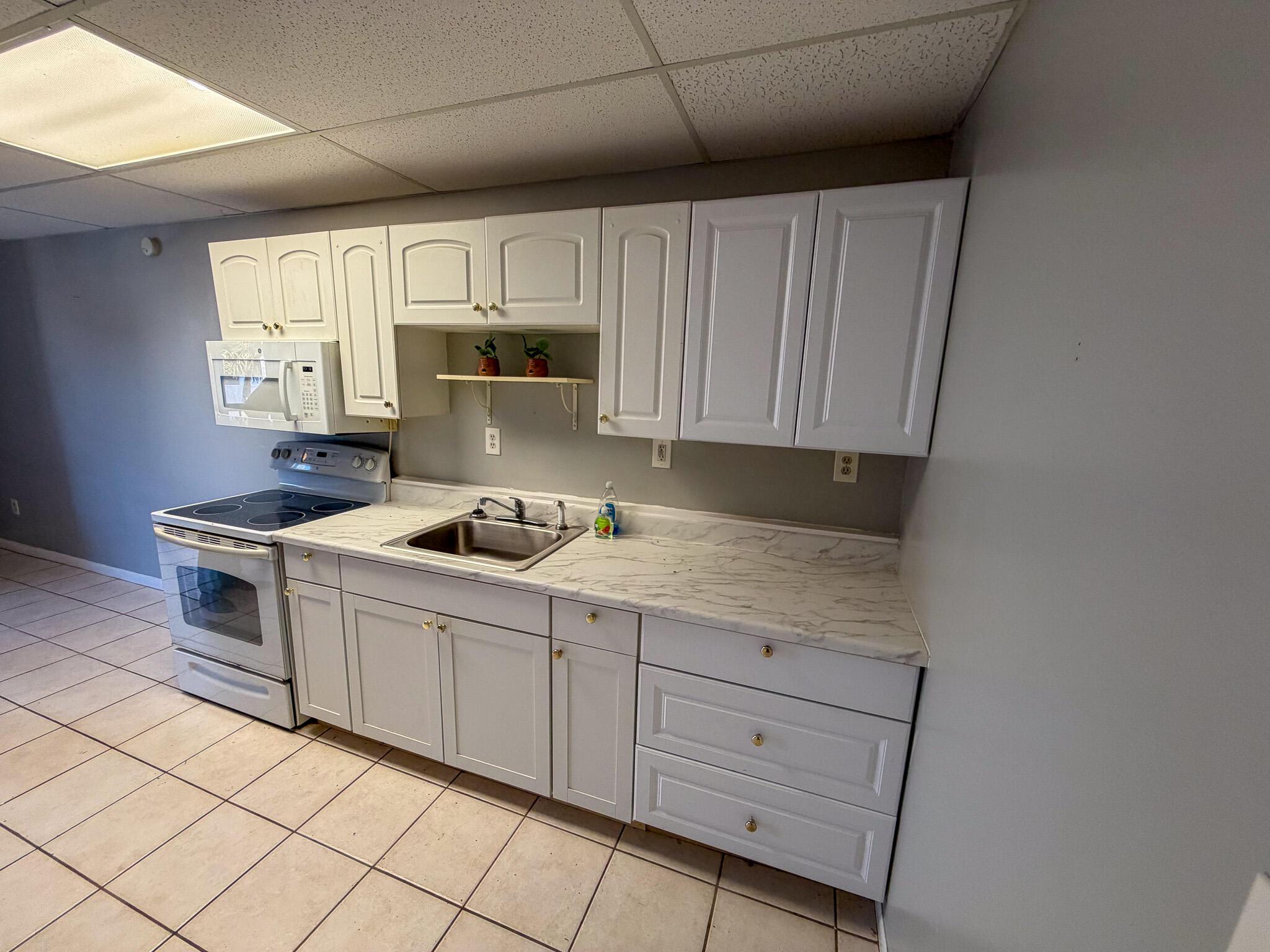 Image 3: Unit 13A
