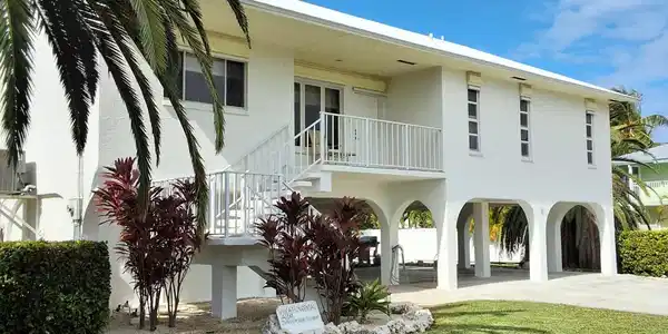 Image 2: 2
