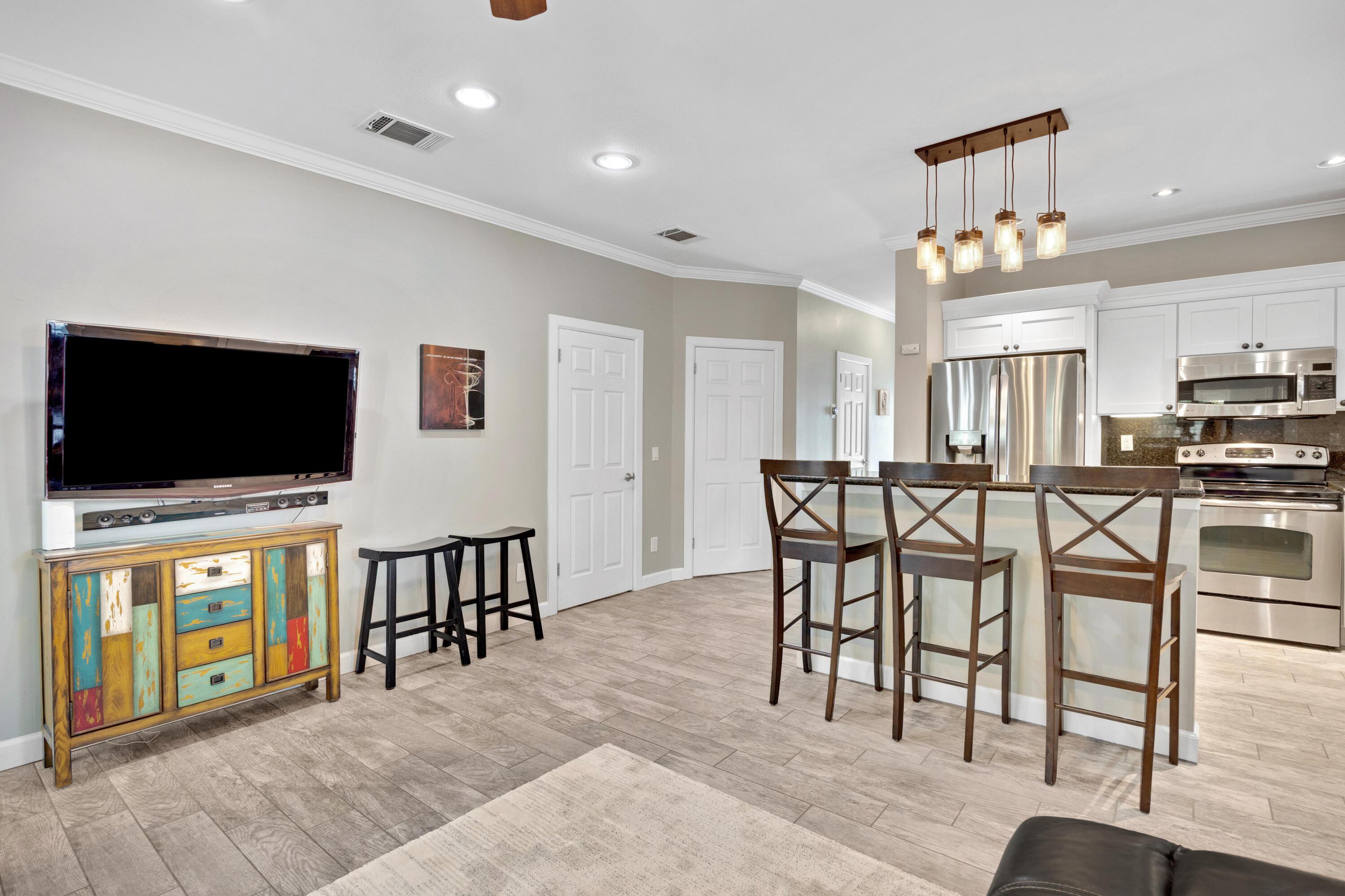 Image 4: Open Living and Kitchen